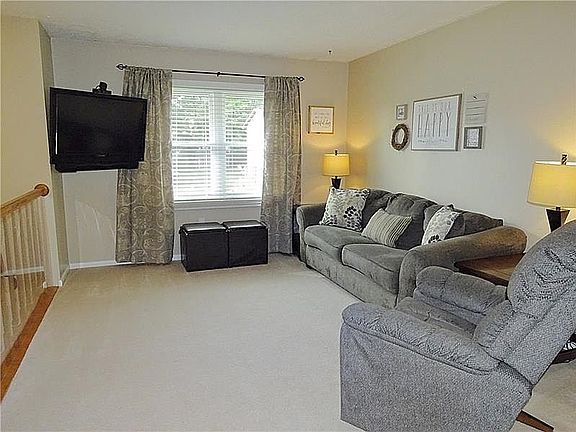 5th image of 503 Daisy Ct