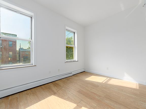2nd image of 906 Willoughby Ave #2