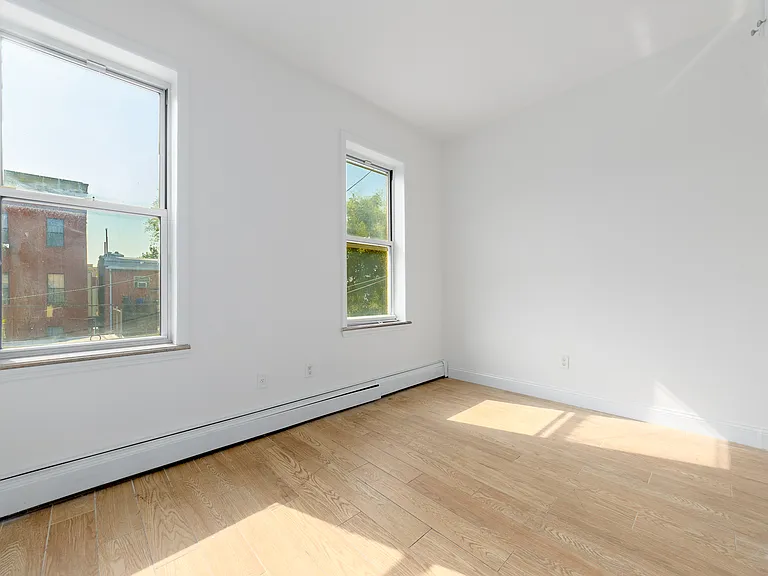 906 Willoughby Ave #2 — Photo 2