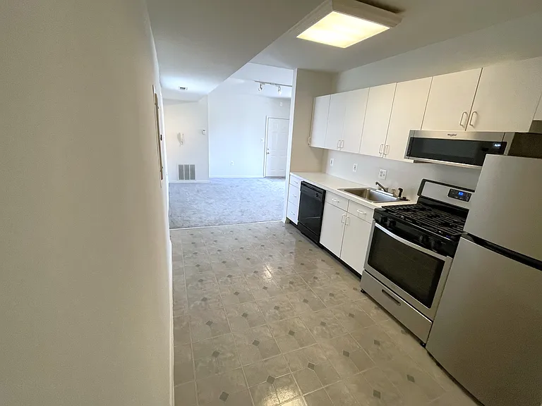 770 S 2nd St #2B — Photo 8