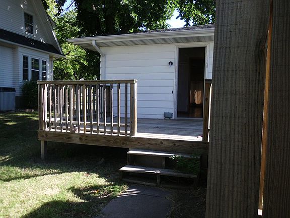 3rd image of 615 N D St