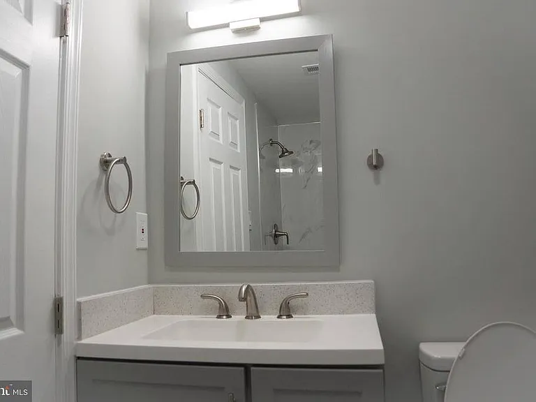1009 Main St #2 — Photo 12