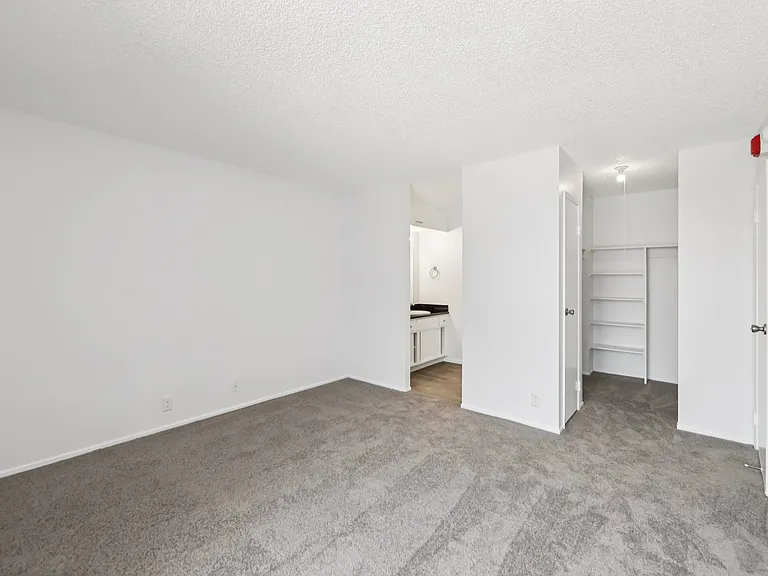 Lakewood Apartments At Lake Merced — Photo 14