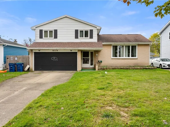 77 E Summerset Ln, Amherst, NY 14228