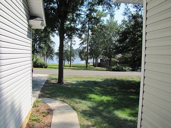 2nd image of 504 W Lakeshore Dr