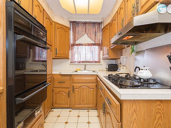 4th image of 4847 38th St