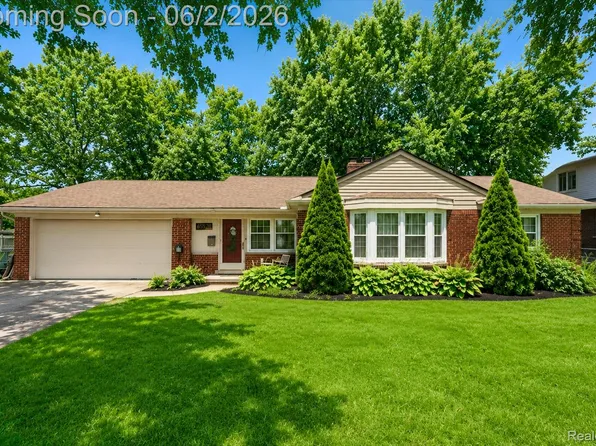 45520 Deshon St, Utica, MI 48317