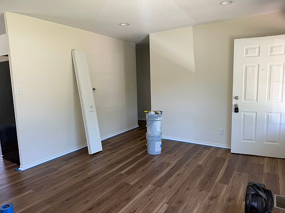 5th image of 620 Warwick Ave
