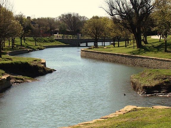Property is located in award winning Big Lake Park and Chisholm Trail - Creek neighborhood. A nature lover couldn't be happier! It's a beautiful park with paved trails !