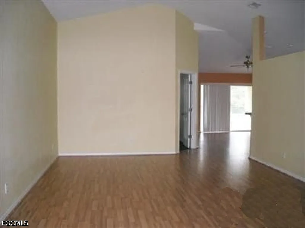 3 bed, 2.0 bath, 1602 sqft, $1,900 — Photo 3