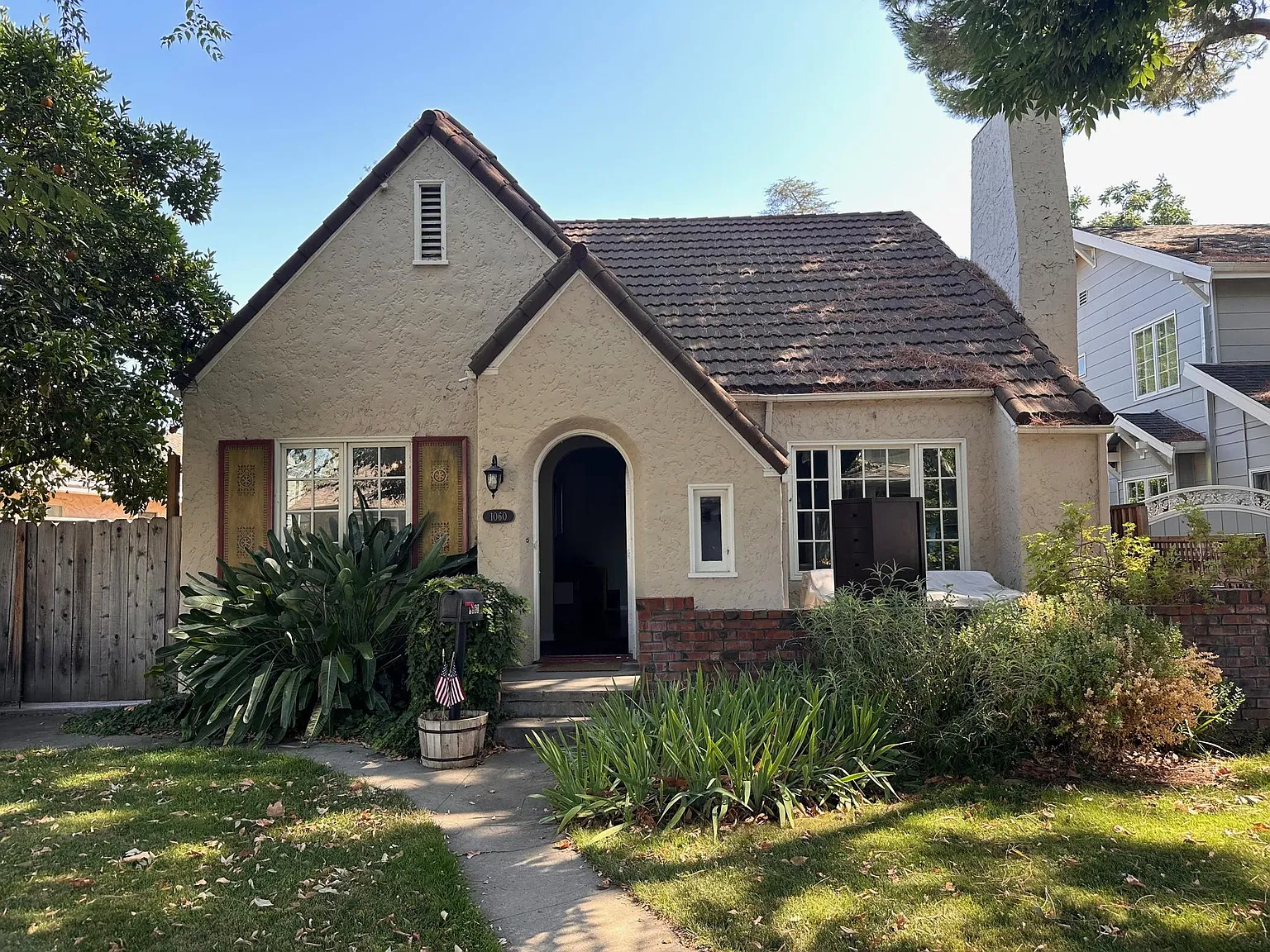 1060 Franquette Ave photo 1