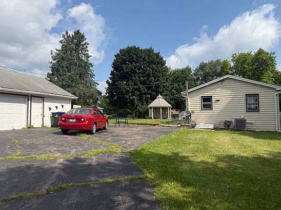 3rd image of 2607 Walnut Dr