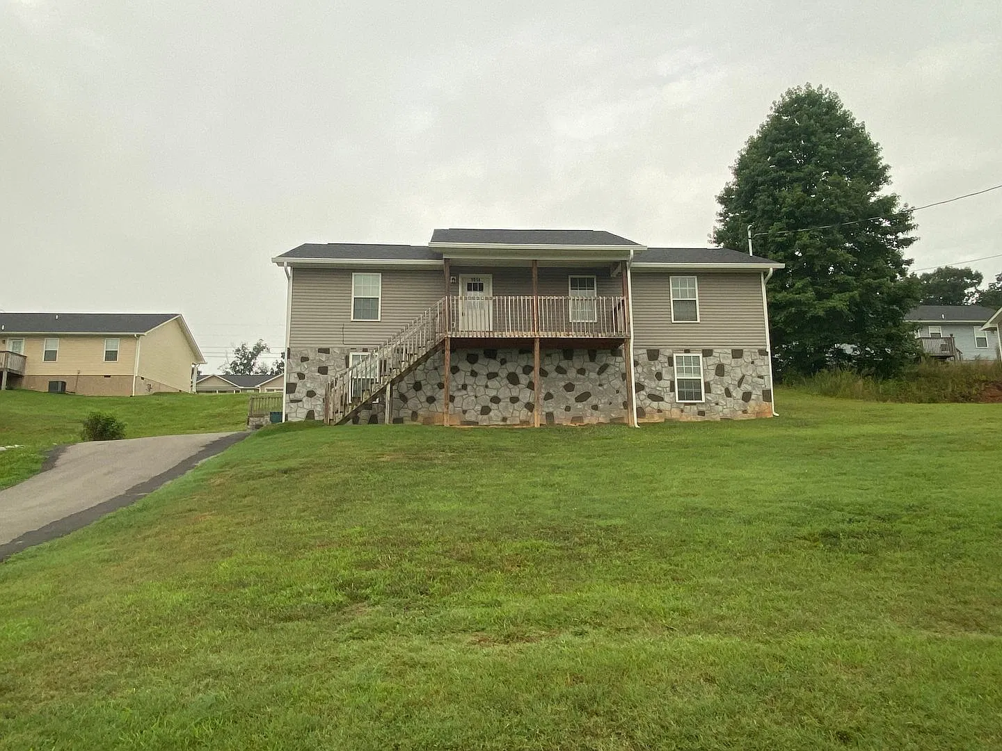 3 bedroom 2 bath — Photo 2