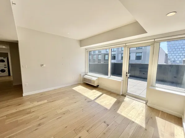 555 Waverly Avenue image 3 of 24