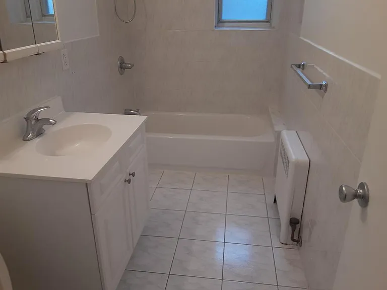 2350 Linwood Ave #2H — Photo 5