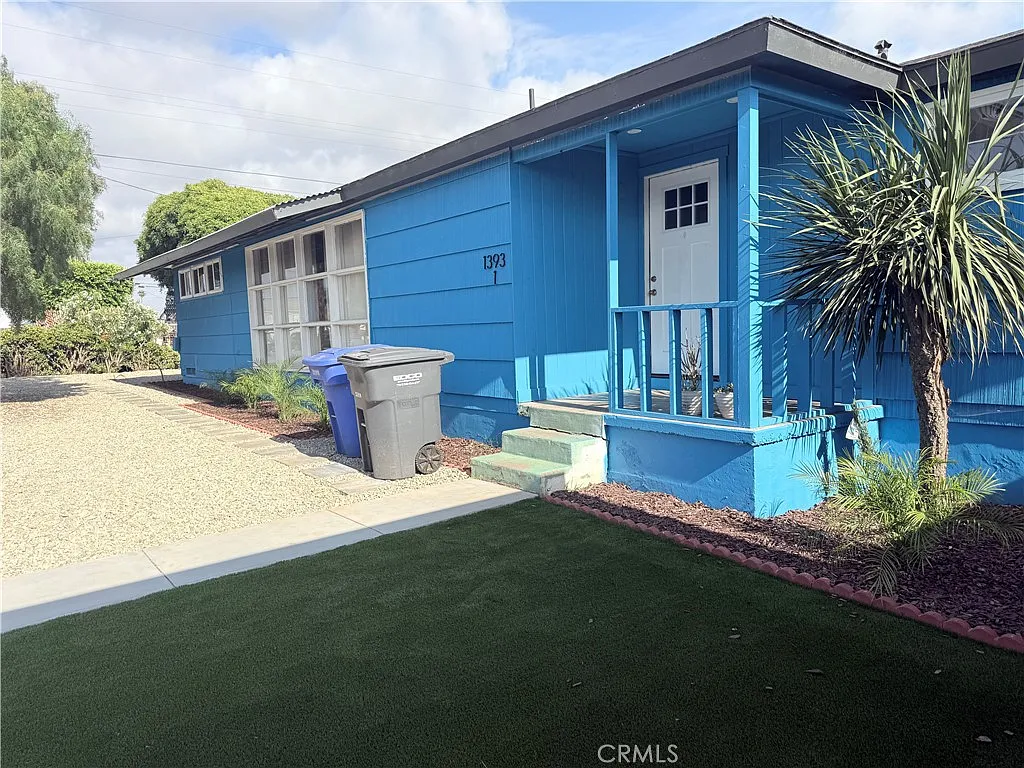 3 bed, 1359 sqft, $4,200 — Photo 2