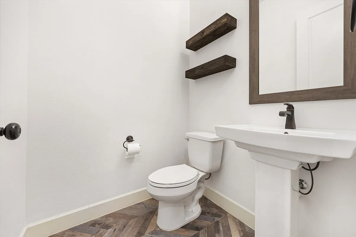 4 bed, 3287 sqft, $3,999 — Photo 3