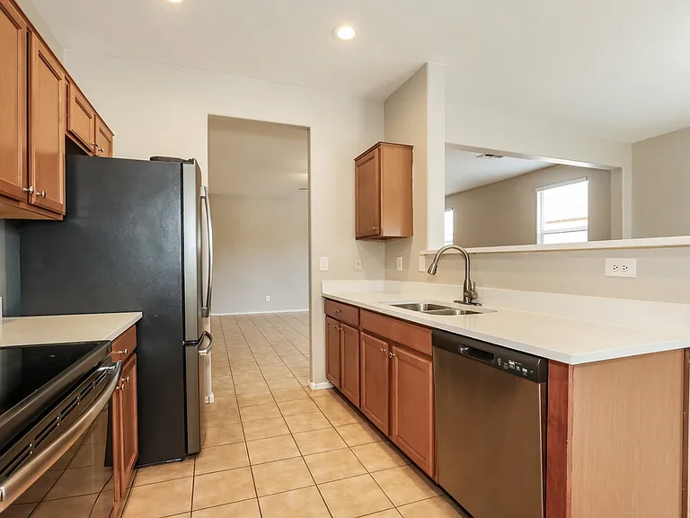 7333 W Saint Catherine Ave — Photo 7