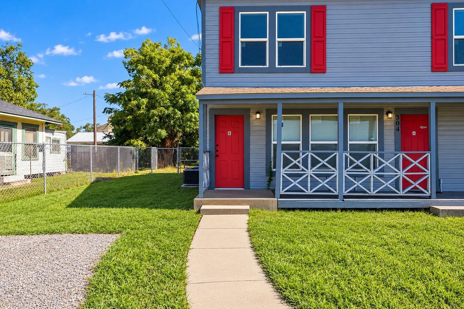 2 bed, 1.0 bath, 768 sqft, $1,100 — Photo 2