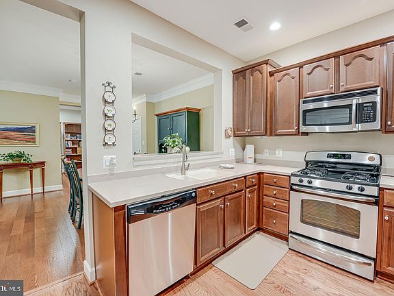 4th image of 7055 Heritage Hunt Dr APT 105
