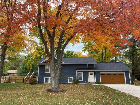 1647 Washington St, Holland, MI 49424