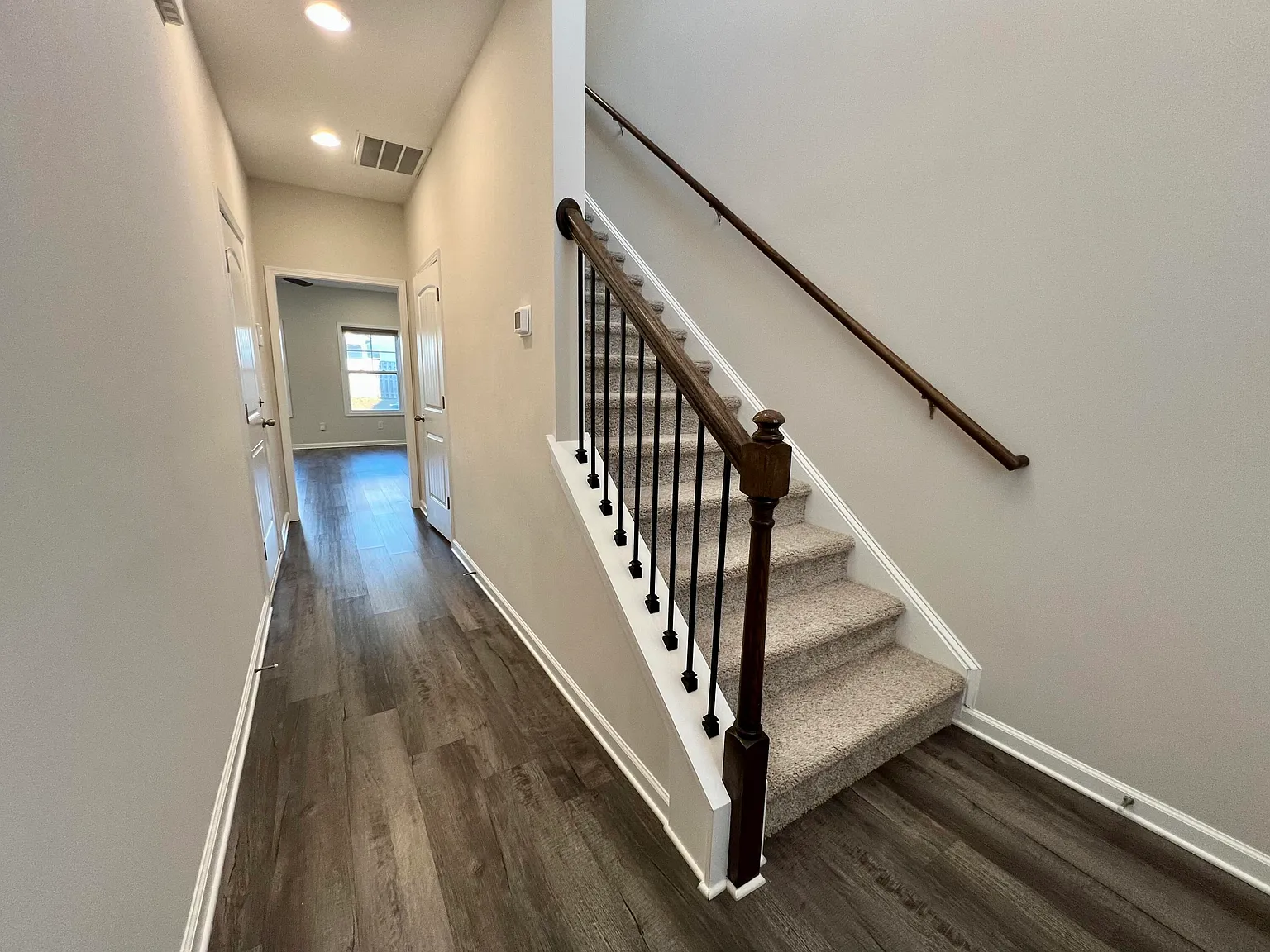 3 bed, 2.5 bath, 1694 sqft, $1,900 — Photo 4