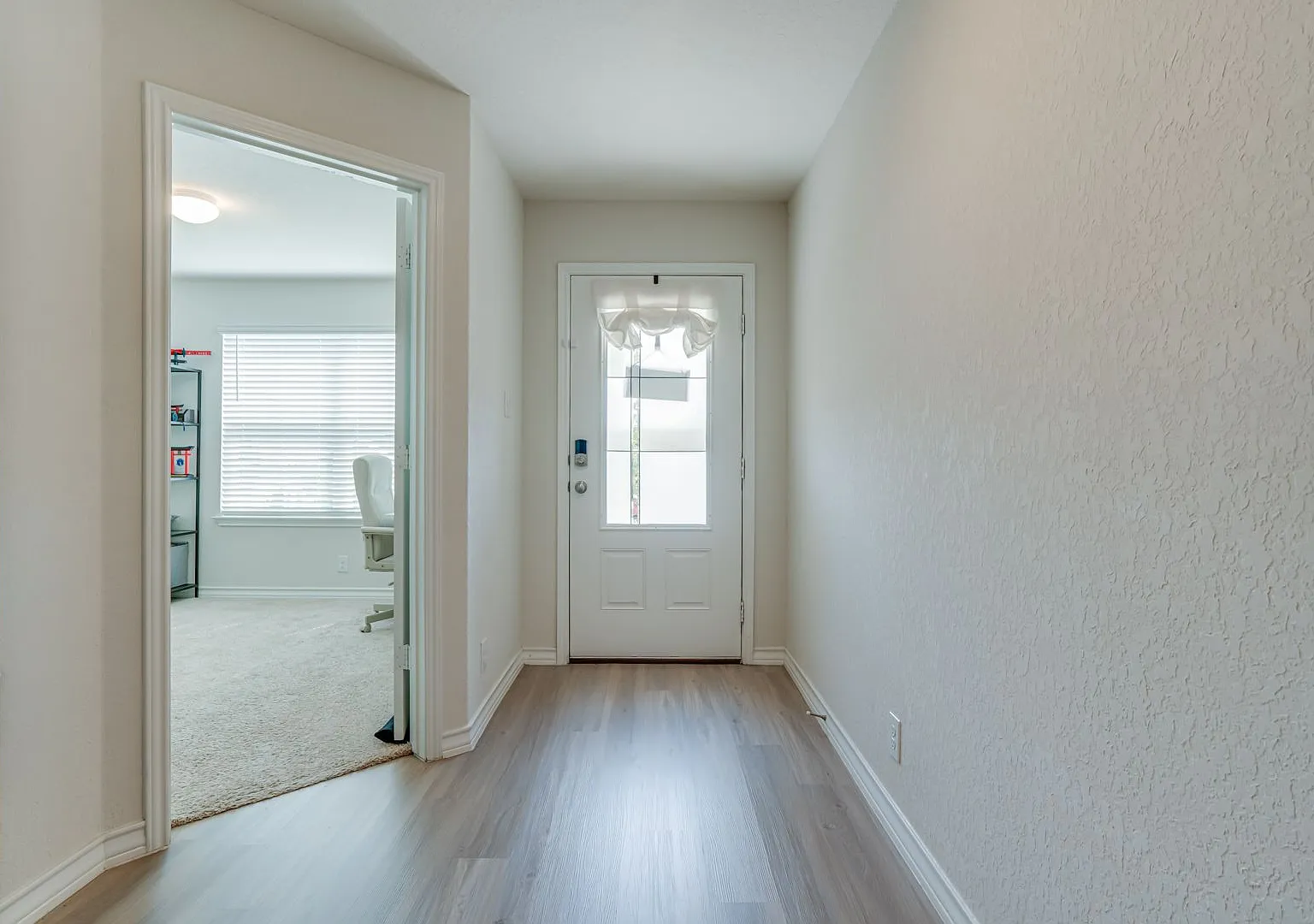 Beautiful single story home in Saratoga Community — Photo 3