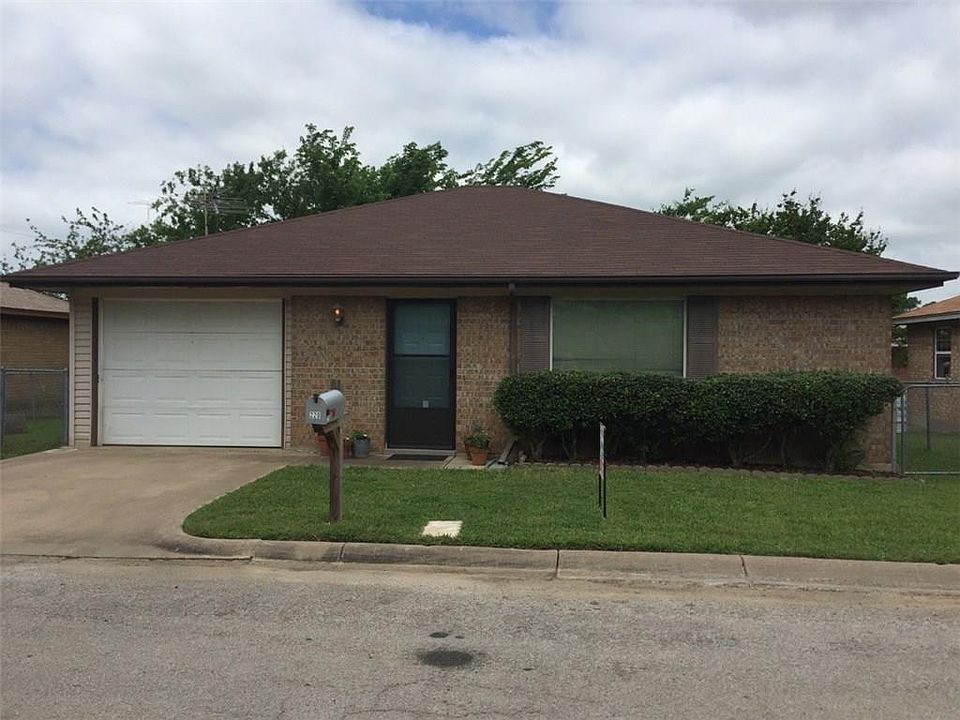1st image of 220 Fireside Village Dr