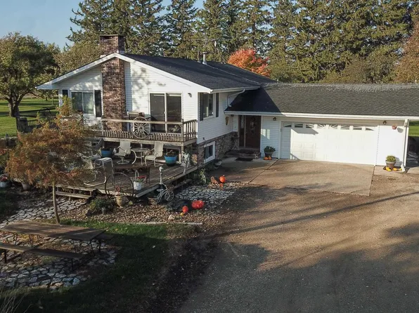 14681 Westbrook St, Aplington, IA 50604