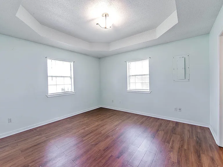 207 Evelyn Ave — Photo 10