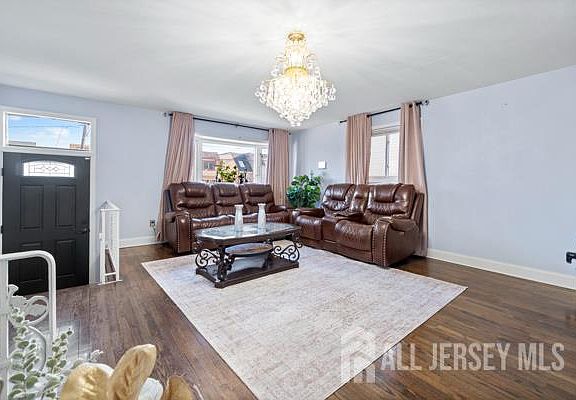 2nd image of 285 Water St