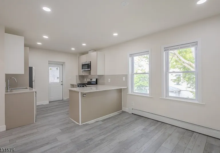 410 Rahway Ave #B — Photo 1
