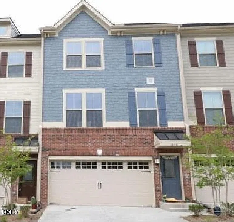 4 bed, 3.5 bath, 2500 sqft, $2,300 — Photo 1