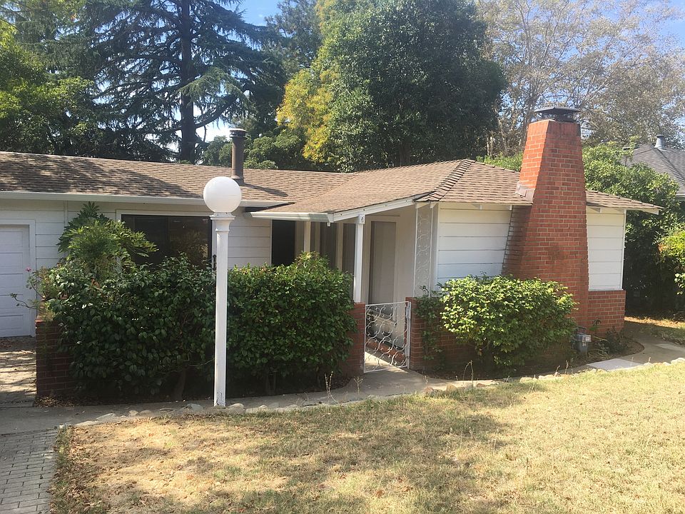 Front of house with BBQ courtyard