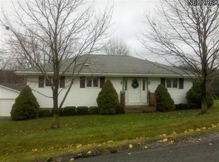 15712 Highland Dr, East Liverpool, OH 43920