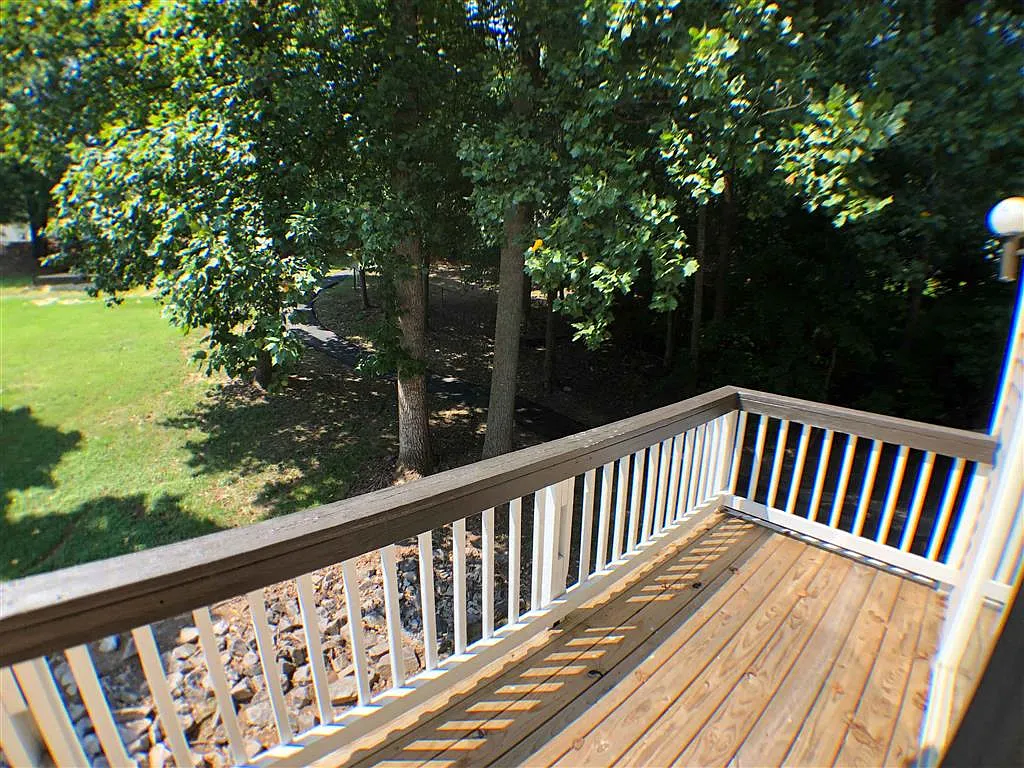 Village of Pickwick — Photo 4