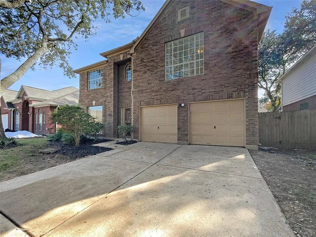 4 bed, 2149 sqft, $2,450 — Photo 2