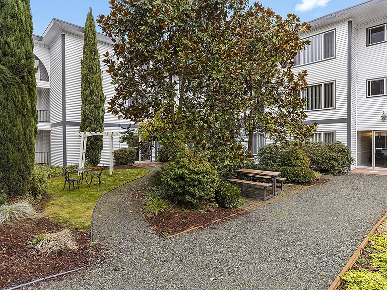 The Ridge at Bellevue — Photo 4