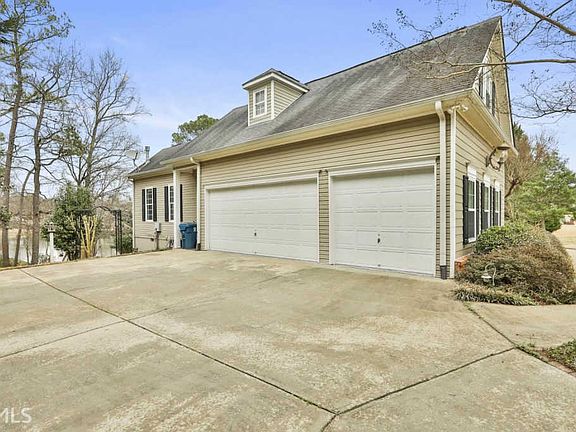 4th image of 165 Drumcliff Ct