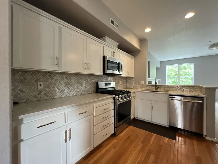 2677 NW Preston Ct — Photo 6