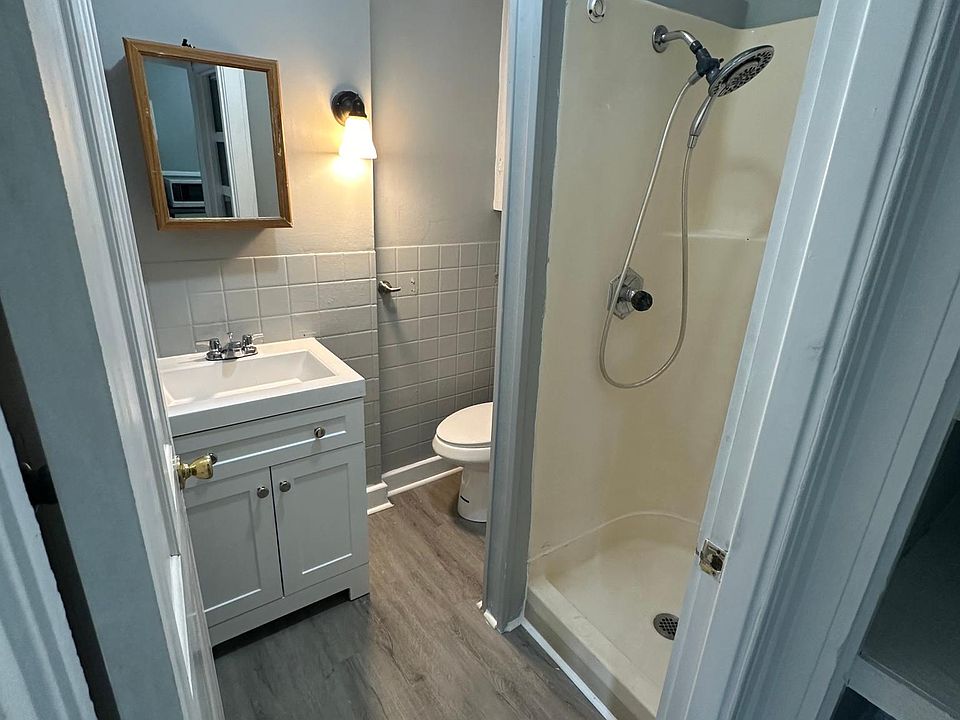 2nd image of 160 Chapin St #5