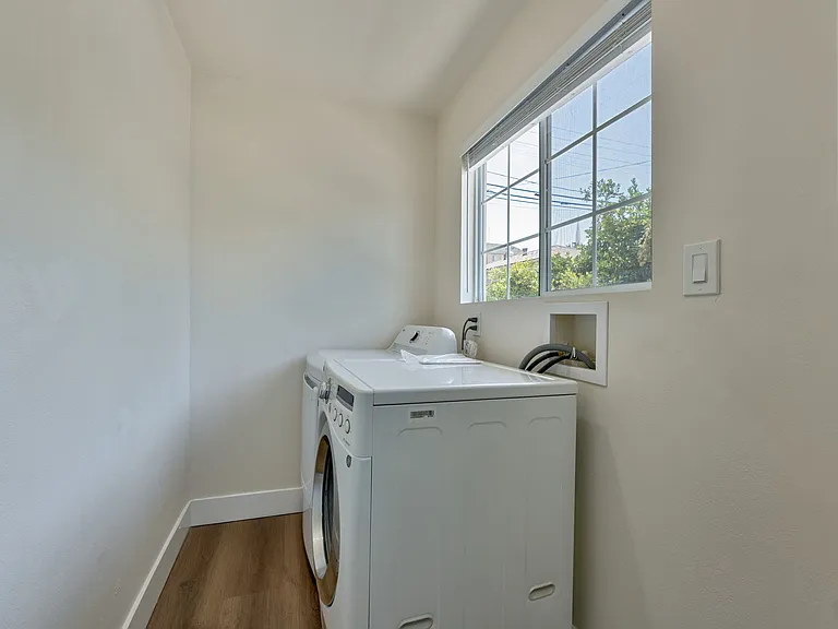 230 N Burlington Ave #1/2 — Photo 30