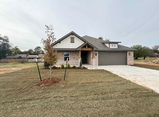 1214 Stonebridge Way, Enid, OK 73703