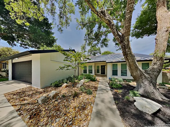 8555 Odyssey Dr, Universal City, TX 78148