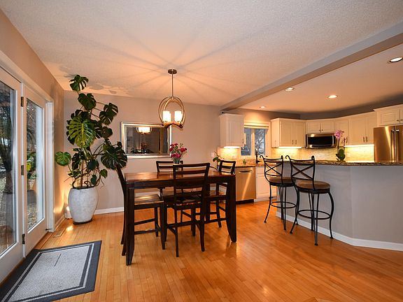 5th image of 2014 Fox Valley Dr SW