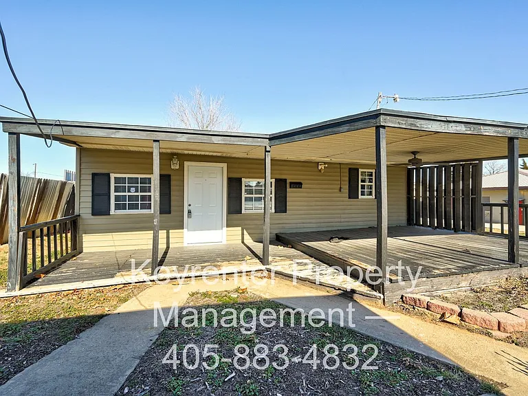 3607 SW 12th St — Photo 4
