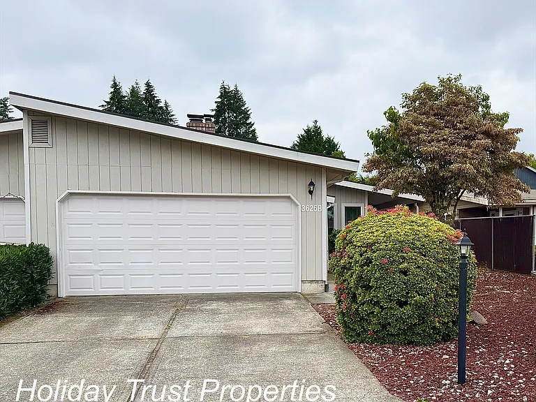 3626B Lorne St SE — Photo 1