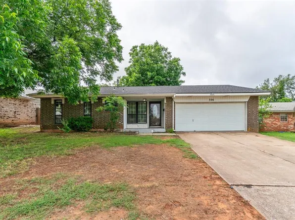 326 W Silverwood Dr, Midwest City, OK 73110