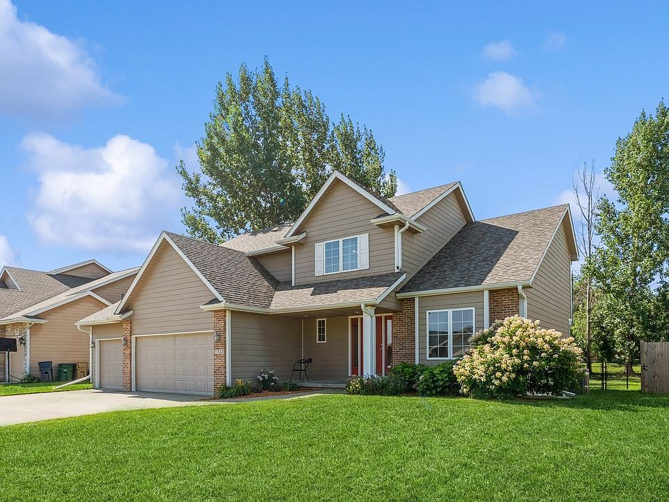 7322 Oakwood Dr, Urbandale, IA 50322 [Price Cut $5,000] | Zillow