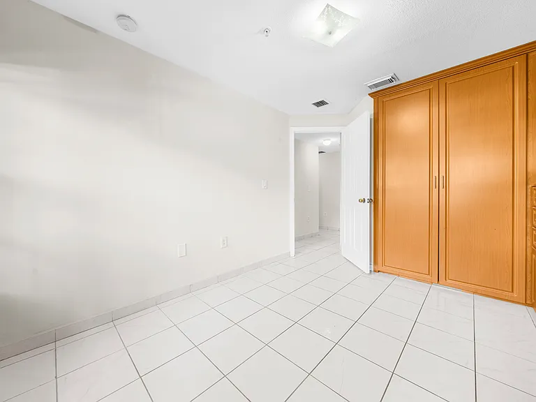 9 E 4th St #101 — Photo 27